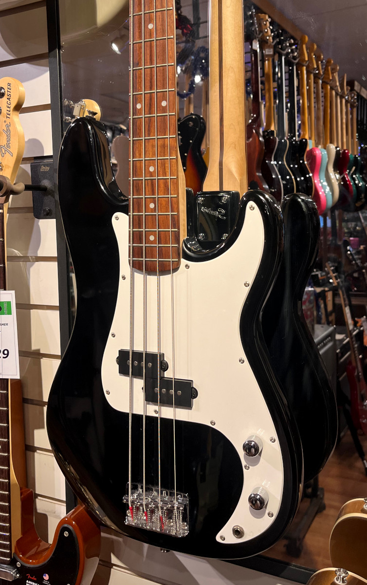 USED Squier Affinity P-Bass Black w/bag  &hellip;