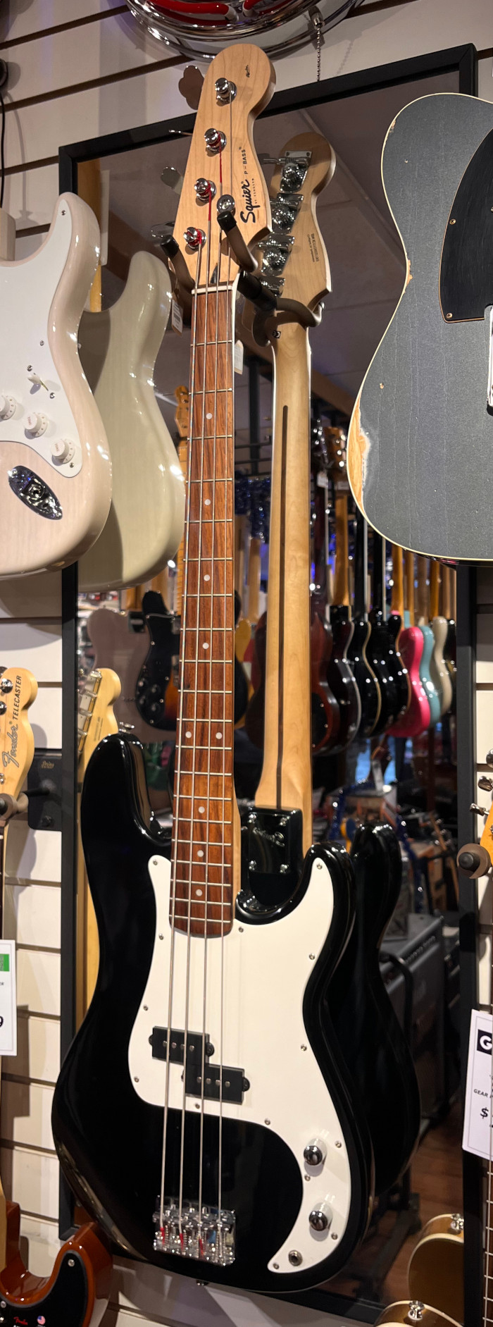Squier USED Squier Affinity P-Bass Black w/bag - CONSIGNMENT - Basses
