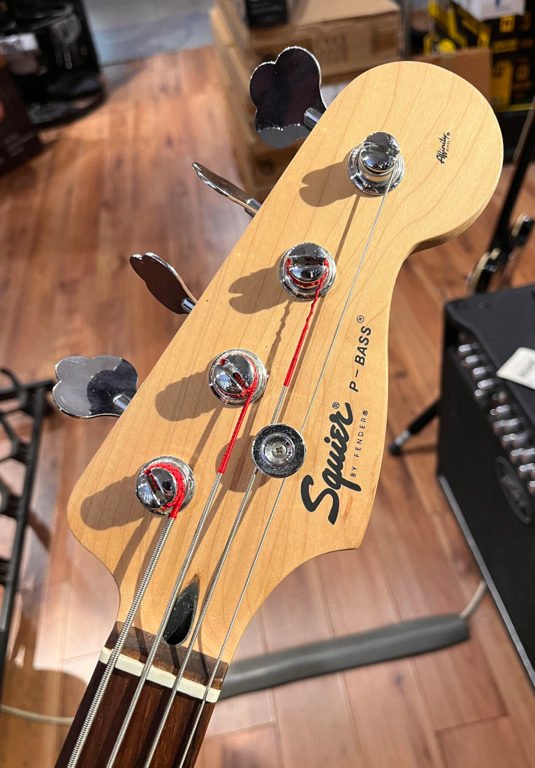 Squier USED Squier Affinity P-Bass Black w/bag - CONSIGNMENT - Basses